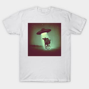 Alien Abduction! Ufo and Cow Vintage Design T-Shirt